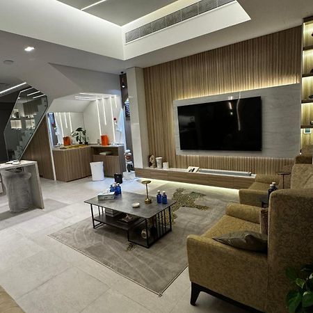 Mag City 2Bd Townhouse Villa Dubai Exterior photo